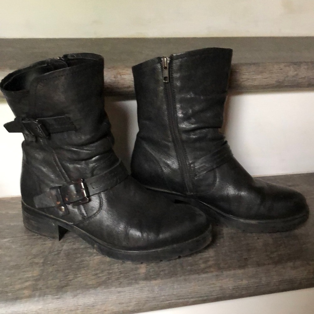 Earth boots